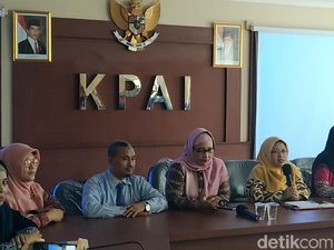 Kepsek Bantah Anak Bungsu Nunung Di-bully Hingga Pindah Sekolah Kepsek Bantah Anak Bungsu Nunung Di-bully Hingga Pindah Sekolah