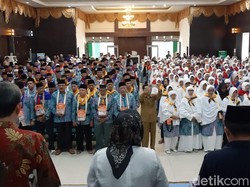 Calon Jemaah Haji Kloter 18 Embarkasi Padang Diberangkatkan