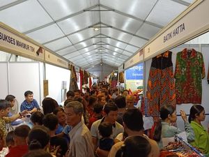 Produk Indonesia Diserbu Masyarakat Kamboja di Pameran Dagang RI-Kamboja Produk Indonesia Diserbu Masyarakat Kamboja di Pameran Dagang RI-Kamboja