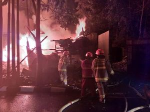 11 Kios di Jalan Soekarno Hatta Bandung Ludes Terbakar