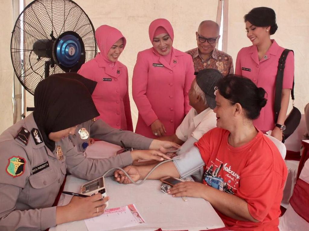 Pertamina dan Bhayangkari Gelar Kegiatan Peduli Lingkungan Pertamina dan Bhayangkari Gelar Kegiatan Peduli Lingkungan