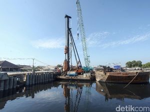Melihat Progres Tanggul Pengaman Pantai di Kamal Muara