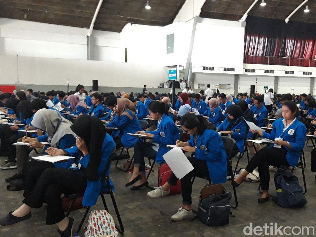 500 Mahasiswa di Surabaya Berebut Beasiswa Pelatihan Soft Skill