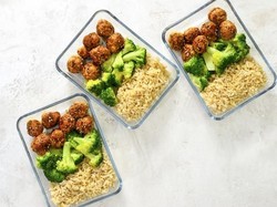 Penduduk California Kini Bawa Wadah Sendiri ke Restoran