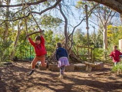 Setop Mainan Plastik, TK di Melbourne Biarkan Murid Bermain Lumpur
