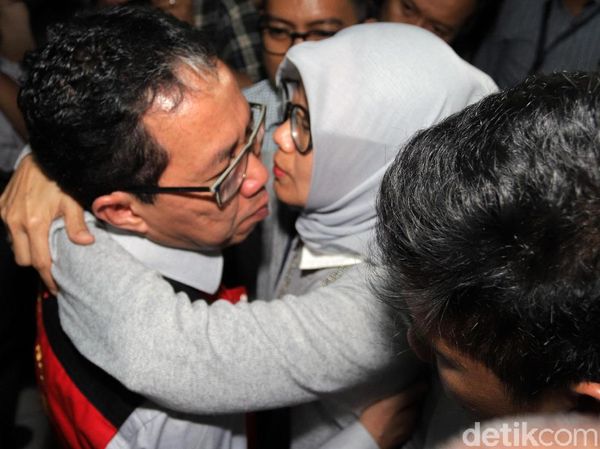Ekspresi Keluarga Usai Joko Driyono Divonis 1,5 Tahun Bui