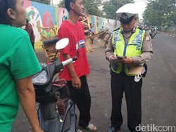 Lawan Arus, 122 Pemotor di Jaktim Ditilang