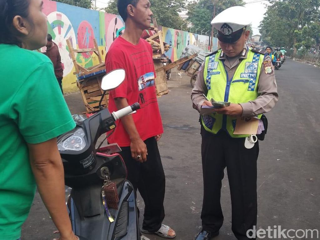 Lawan Arus, 122 Pemotor di Jaktim Ditilang Lawan Arus, 122 Pemotor di Jaktim Ditilang