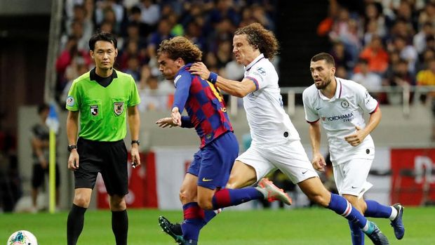 Antoine Griezmann bersaing dengan Lionel Messi dan Luis Suarez.