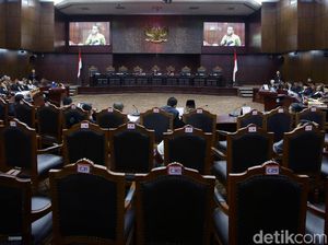 Hakim MK Tegur Bawaslu Papua Karena Tak Paham Sengketa yang Diajukan PAN Hakim MK Tegur Bawaslu Papua Karena Tak Paham Sengketa yang Diajukan PAN