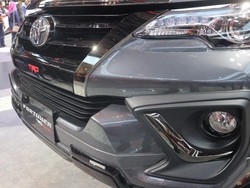 Toyota Fortuner Lebih Gahar! Bagasinya Bisa Dibuka Pakai Kaki