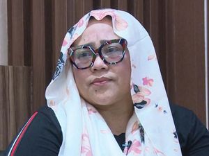 Krisna Mukti Ungkap Nunung Positif Corona, Dirawat di Wisma Atlet Krisna Mukti Ungkap Nunung Positif Corona, Dirawat di Wisma Atlet