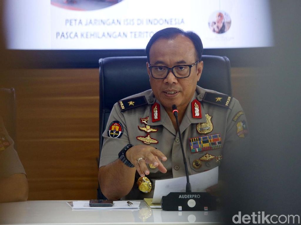 Polri Sebut Abu Zee cs Siapkan Aksi Teror di Solo dan DIY Polri Sebut Abu Zee cs Siapkan Aksi Teror di Solo dan DIY