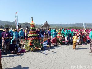 Sakralnya Labuhan Bekti Pertiwi Pisungsung Jaladri di Pantai Parangkusumo