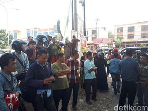 Lokasi Baku Tembak Bandar Narkoba di Riau Jadi Tontonan Warga