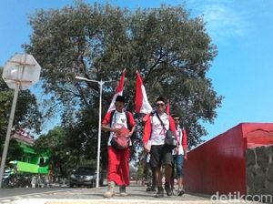 Sambut 17 Agustus, 4 Pegiat Literasi Jalan Kaki Wonogiri-Jakarta Sambut 17 Agustus, 4 Pegiat Literasi Jalan Kaki Wonogiri-Jakarta