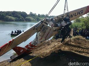 Detik-detik Evakuasi Bangkai Cessna yang Jatuh di Sungai Cimanuk