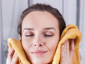 Tren Handuk Ajaib yang Bisa Bersihkan Makeup Hanya Pakai Air Tren Handuk Ajaib yang Bisa Bersihkan Makeup Hanya Pakai Air