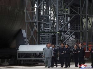 Kim Jong-Un Inspeksi Kapal Selam Terbaru Korut, Lokasinya Misterius