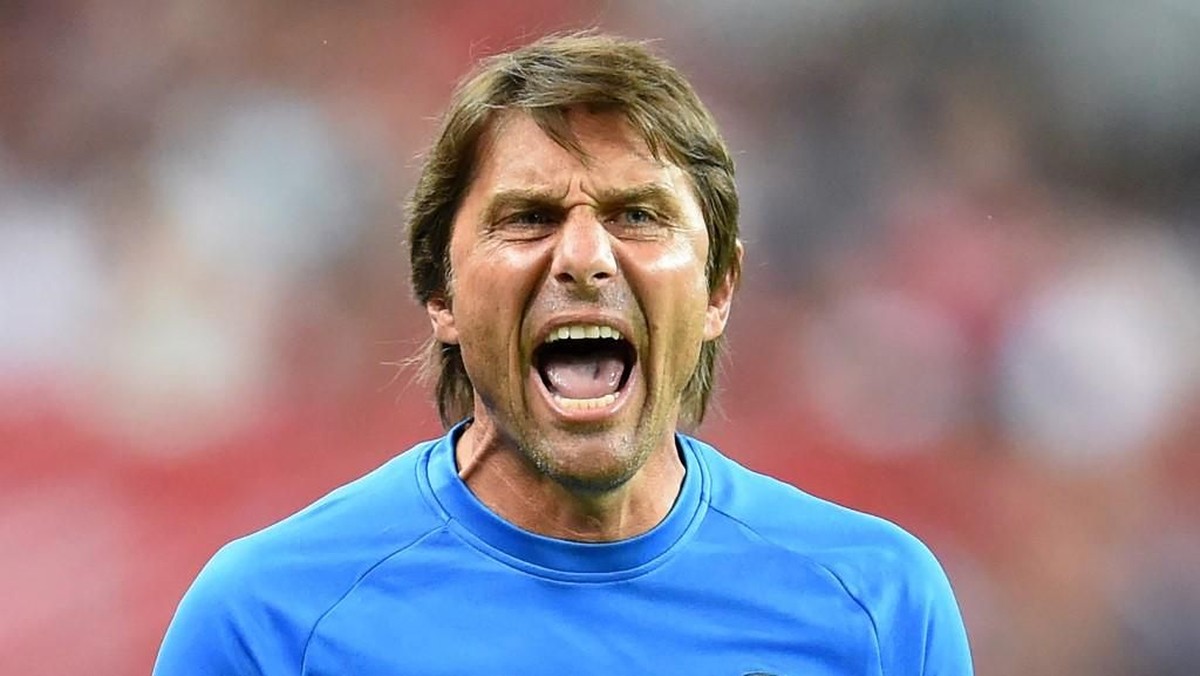 Antonio Conte dinilai mirip-mirip dengan Helenio Herrera. (Foto: Roslan Rahman / AFP)