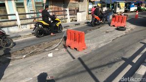 Potret Jembatan di Tegal Alur Jakbar yang Amblas Berminggu-minggu