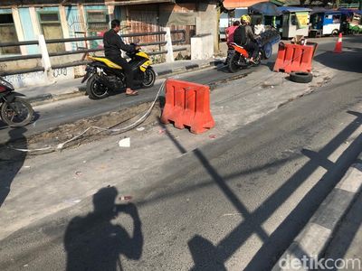 Potret Jembatan di Tegal Alur Jakbar yang Amblas Berminggu-minggu