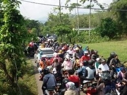 Padat Merayap, Perjalanan Menuju Wisata Puncak Via Sukamakmur