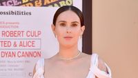 Foto: Gaya Kompak Tiga Putri Bruce Willis dan Demi Moore di Karpet Merah