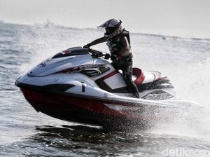 Melihat Serunya Turnamen Jet Ski di Utara Jakarta