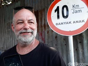 Cerita WN Australia Mobilnya Terguling di Underpass Kentungan