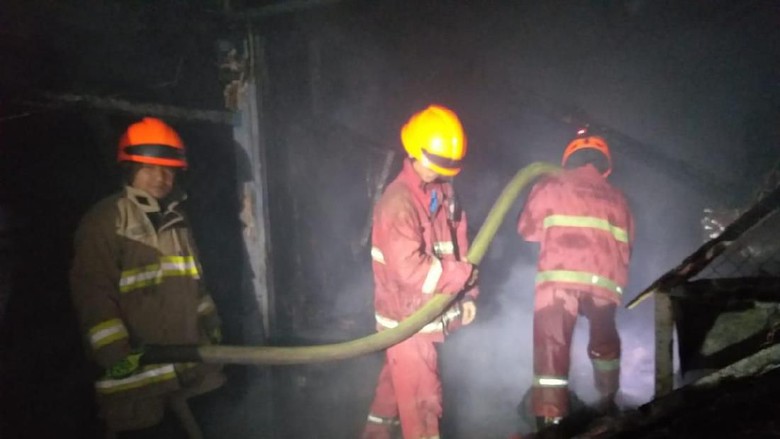 Warteg di Bandung Dilalap Api, 1 Orang Tewas