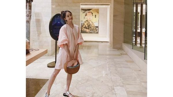 Foto: Gaya Cantik Yoona SNSD Saat Lagi Jalan-jalan di Bali