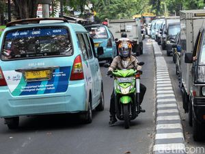 Jangan Ditiru! Aksi Lawan Arus di Pal Merah