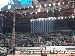 JK Beri Pembekalan ke Ribuan CPNS Baru di Senayan JK Beri Pembekalan ke Ribuan CPNS Baru di Senayan