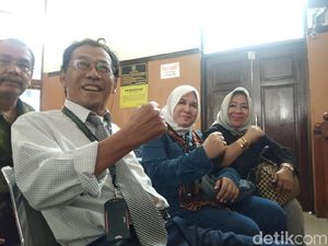 Hadiri Sidang, Asma Dewi dan Sri Bintang Beri Support ke Kivlan Hadiri Sidang, Asma Dewi dan Sri Bintang Beri Support ke Kivlan