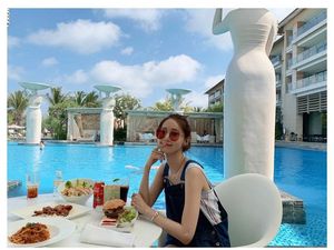 10 Momen Kulineran Si Cantik Yoona Saat Liburan di Bali 10 Momen Kulineran Si Cantik Yoona Saat Liburan di Bali