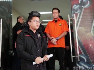 Blak-blakan LPAI Sebut Aksi Kriss Hatta Nikahi Anak 14 Tahun Suatu Kejahatan Blak-blakan LPAI Sebut Aksi Kriss Hatta Nikahi Anak 14 Tahun Suatu Kejahatan