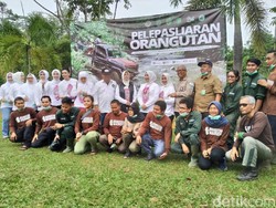 Istri Kapolri dan Istri Menko Polhukam Adopsi Bayi Orang Utan