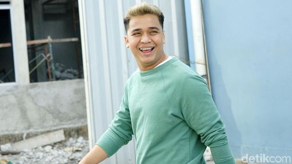 Usai Hilda, Elvia Juga Diajak Billy Syahputra Liburan ke Jepang