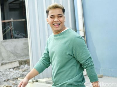 Usai Hilda, Elvia Juga Diajak Billy Syahputra Liburan ke Jepang
