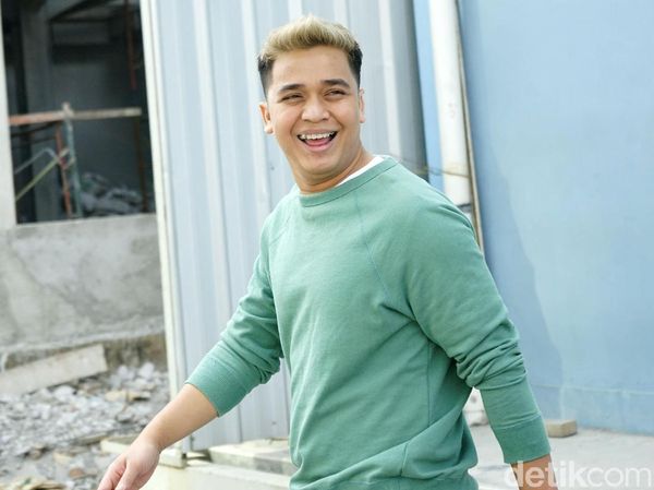 Usai Hilda, Elvia Juga Diajak Billy Syahputra Liburan ke Jepang
