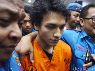 Tatapan Nanar Jefri Nichol di Polres Jaksel