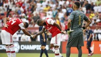 Gaya Lacazette dan Aubameyang usai mencetak gol. Amber Searls-USA TODAY Sports.