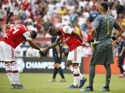 Gaya Lacazette dan Aubameyang usai mencetak gol. Amber Searls-USA TODAY Sports.