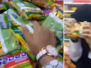 Duh, Aksi Remaja Remukkan Mie Instan di Supermarket Ini Jadi Heboh