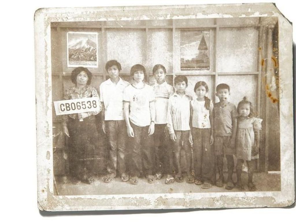 Kisah di Balik Foto Keluarga yang Dikubur untuk Sembunyikan Masa Lalu Kisah di Balik Foto Keluarga yang Dikubur untuk Sembunyikan Masa Lalu