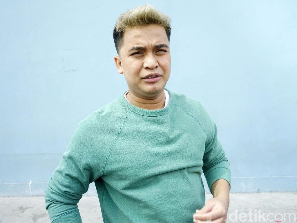 Kriss Hatta Segera Bebas dari Kasus Penganiayaan, Ini Kata Billy Syahputra Kriss Hatta Segera Bebas dari Kasus Penganiayaan, Ini Kata Billy Syahputra