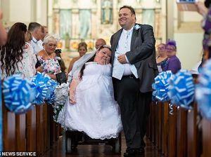 Bawa Masuk Perawat ke Resto, Wanita Lumpuh Ini Wajib Bayar Ekstra Bawa Masuk Perawat ke Resto, Wanita Lumpuh Ini Wajib Bayar Ekstra