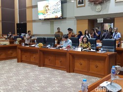 Komisi III-Menkum HAM Rapat Bahas Pertimbangan Amnesti Baiq Nuril