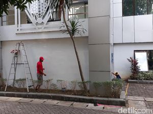 Tulisan Seronok Aksi Vandalisme di Tembok Pemkab Bojonegoro Dihapus Tulisan Seronok Aksi Vandalisme di Tembok Pemkab Bojonegoro Dihapus